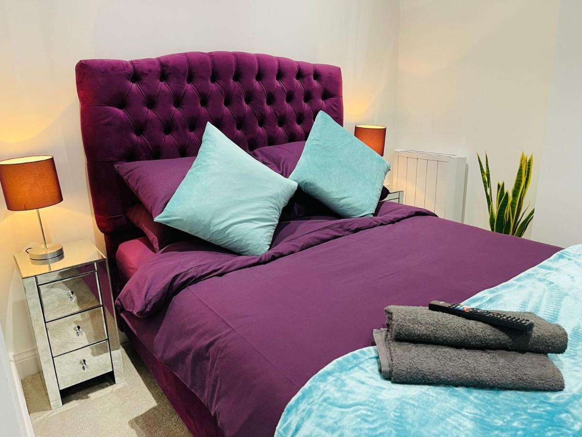 Salt Hill Windsor Legoland Eton Heathrow Luxury 2 Bed 1 Bath Free Parking Apartment Slough Luaran gambar