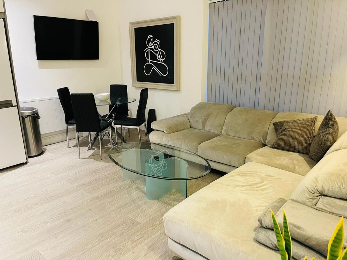 Salt Hill Windsor Legoland Eton Heathrow Luxury 2 Bed 1 Bath Free Parking Apartment Slough Luaran gambar