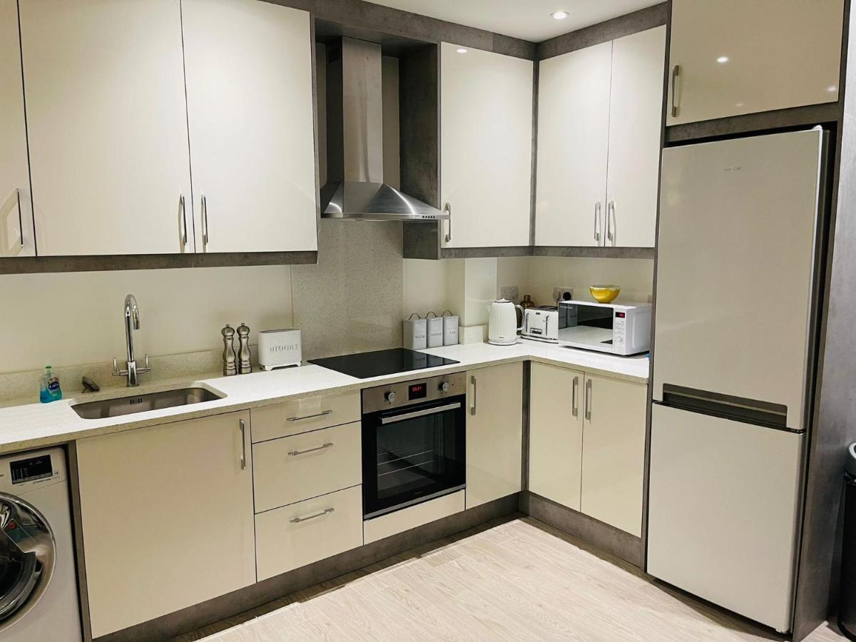Salt Hill Windsor Legoland Eton Heathrow Luxury 2 Bed 1 Bath Free Parking Apartment Slough Luaran gambar
