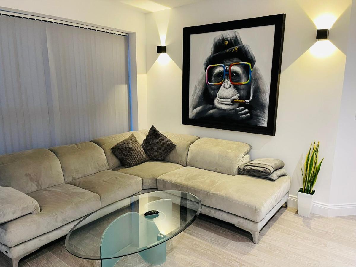 Salt Hill Windsor Legoland Eton Heathrow Luxury 2 Bed 1 Bath Free Parking Apartment Slough Luaran gambar