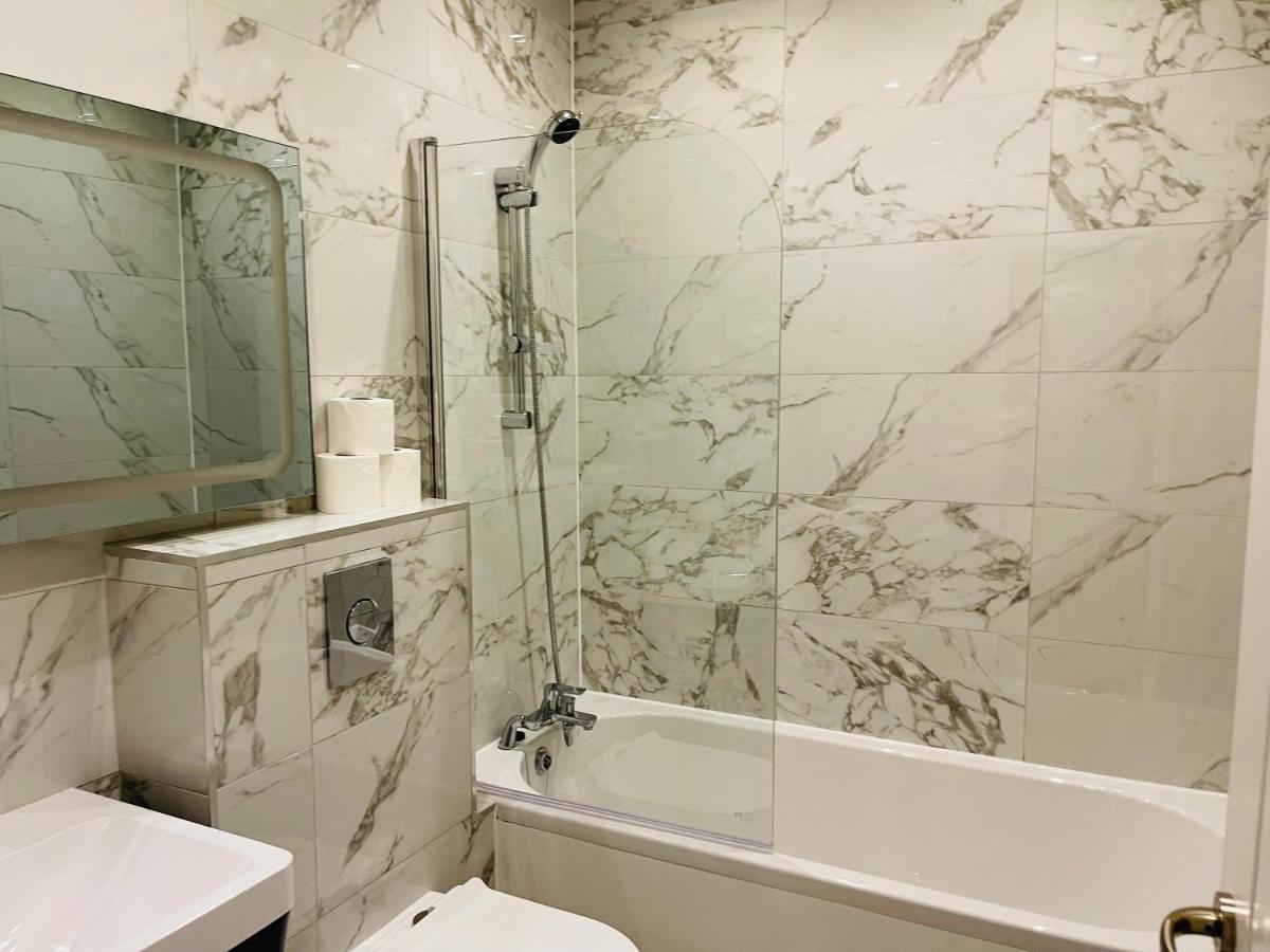Salt Hill Windsor Legoland Eton Heathrow Luxury 2 Bed 1 Bath Free Parking Apartment Slough Luaran gambar