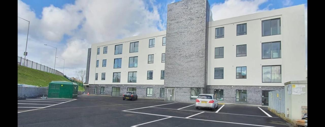 Salt Hill Windsor Legoland Eton Heathrow Luxury 2 Bed 1 Bath Free Parking Apartment Slough Luaran gambar